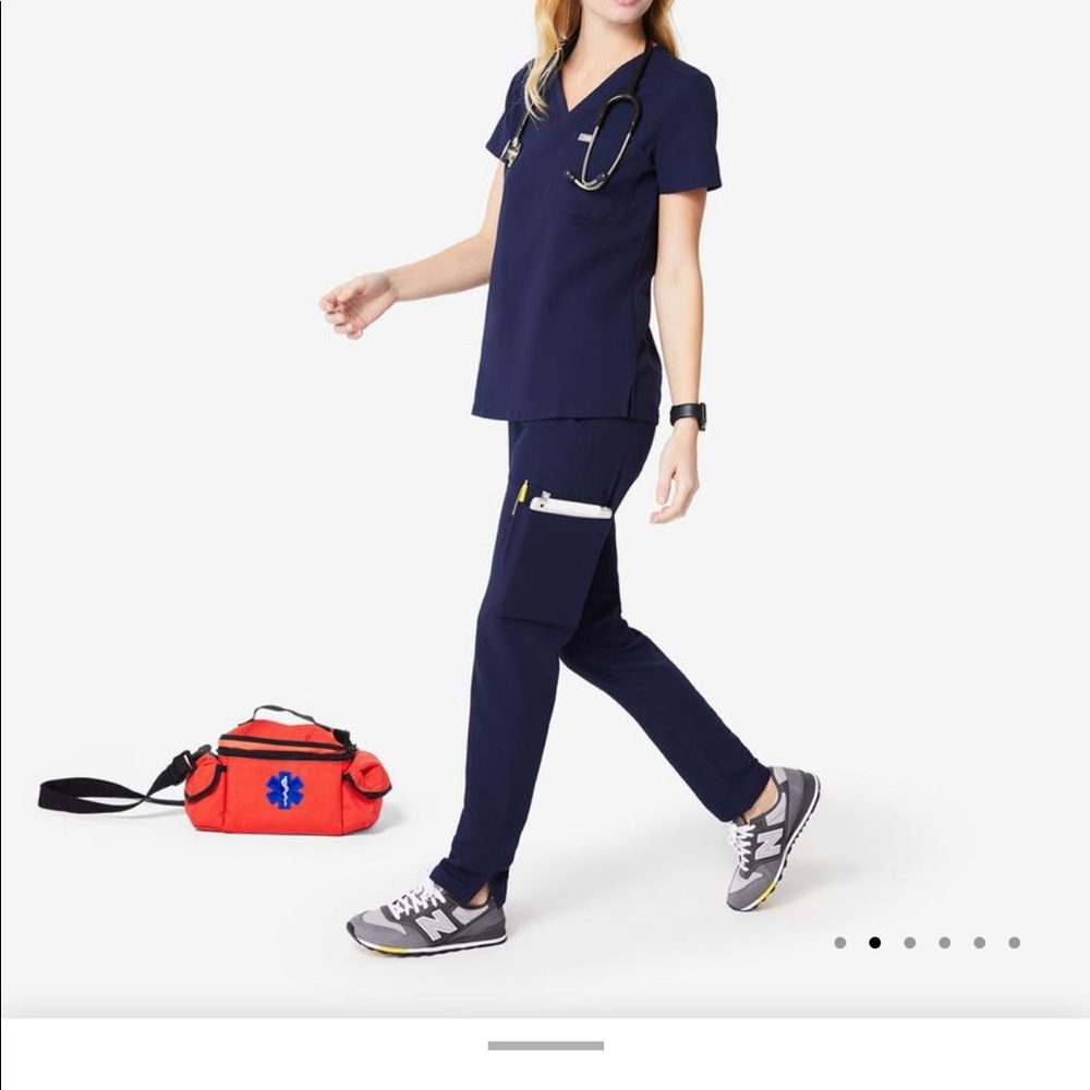 Fig “yola” scrub pant in Navy